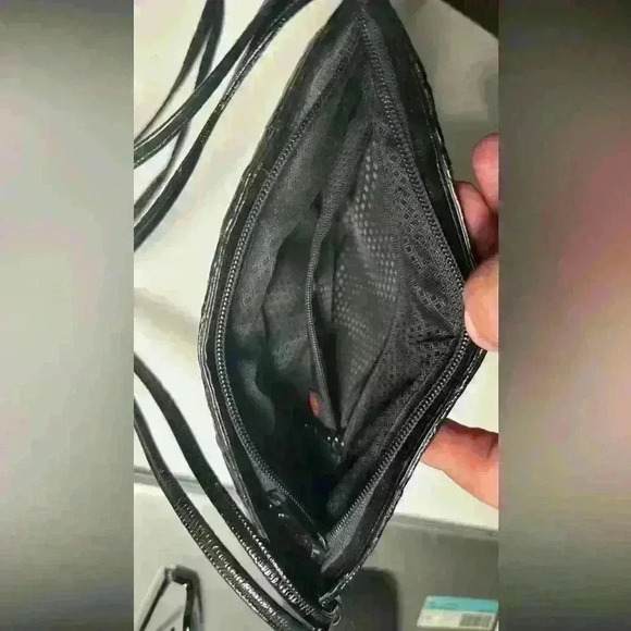 Leather of The Sea small eel skin crossbody bag. - Picture 9 of 10